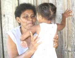 Me perdeu ptrio poder sobre filha, que hoje, aos 3 anos, vive com avs e mais 10 em condies mnimas