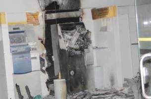 Mais uma tentativa de arrombamento de caixa eletrnico; agora, bandidos queimam dinheiro