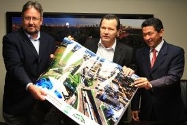 Governador Silval Barbosa entrega projeto de mobilidade urbana ao superintendete da CEF em Mato Grosso