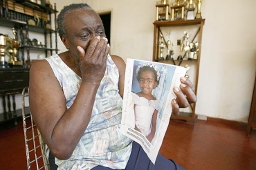 Terezinha Clemente Roque, tia av� da garota que desapareceu; ap�s confiss�o de suspeito, pol�cia busca corpo