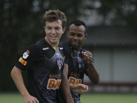 Dagoberto e Fernandinho formar�o, mais uma vez, a dupla de ataque do S�o Paulo no jogo contra o Bragantino