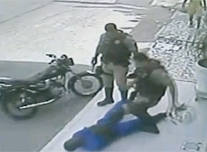 Policiais militares espancam rapaz de 15 anos na Bahia