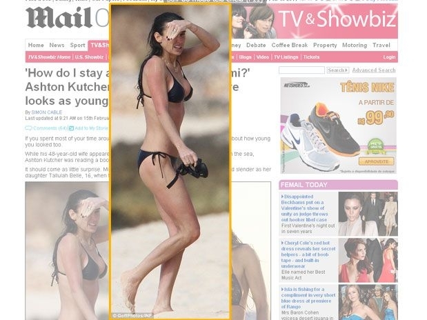 Demi Moore foi fotografada carregando sua prancha de surfe em praia do Caribe