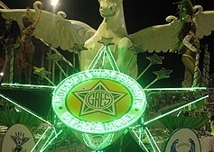 Mocidade levou alegoria com escudos da Unio da Ilha, Grande Rio e Portela