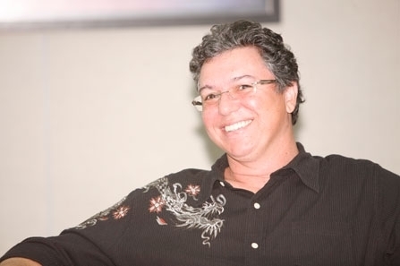 Diretor do BBB, Boninho ironiza namoro de Adriana