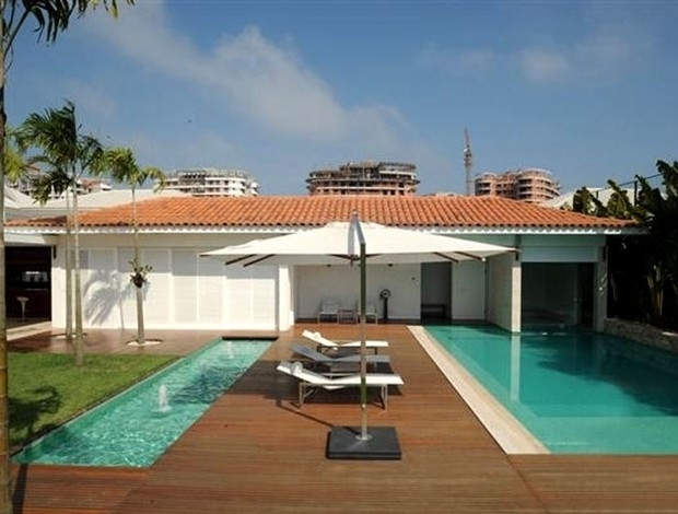 Piscinas com hidromassagem na casa de Ronaldinho no Rio