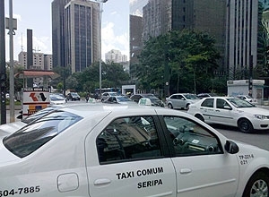 Sem�foros da avenida Paulista, em S�o Paulo, apagaram com blecaute e tr�nsito ficou complicado nos cruzamentos