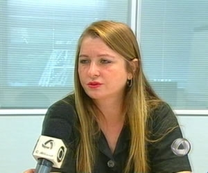 Prefeita contratou segurana particular para tentar se proteger. Ela diz que ainda vive com medo.