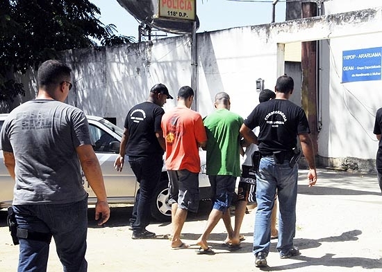 Trs policiais civis do Rio foram presos acusados de cobrar propina de presos em troca de mordomias
