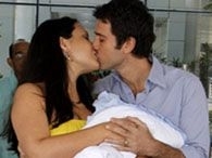 Andrea Leal deu  luz nesse sbado