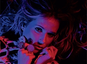 A atriz Deborah Secco --que interpreta Surfistinha-- no clube Lions, em So Paulo, um dia antes do encontro com o escrit