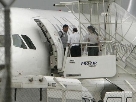 Frustrado com a eliminao, elenco corintiano evitou a torcida no aeroporto