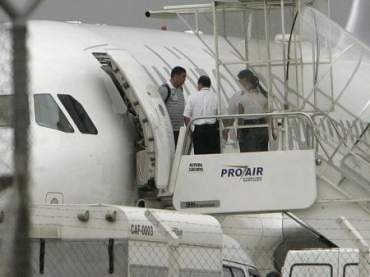 Frustrado com a eliminao, elenco corintiano evitou a torcida no aeroporto