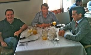 Foto tirada de IPhone por uma fonte que presenciou o almoo entre Dorileo, Becare e Srgio