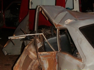 Carro foi atingido por veculo que estava na pista contrria