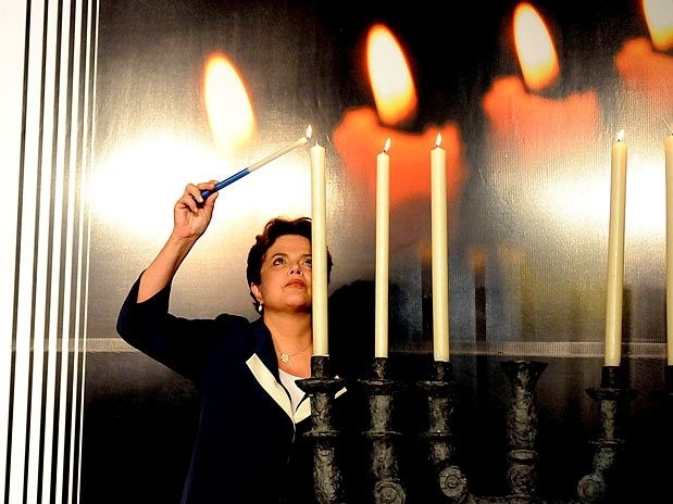 Dilma Rousseff, em sua primeira agenda oficial no Rio Grande do Sul, participou de homenagem s vtimas do Holocausto