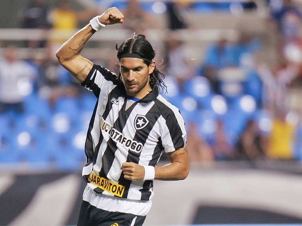 Loco Abreu comemora na vitria do Botafogo sobre o Madureira, por 4 a 1. Jogo foi vlido pela terceira rodada do Campeon