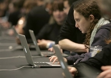 Nmero de usurios de internet alcana os 2 bilhes no mundo