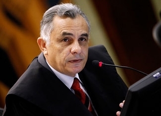 O conselheiro do TCE, Humberto Bosaipo, tem direito a receber a quatro vencimentos