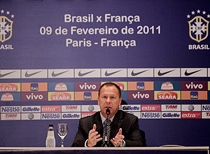 Mano Menezes durante a convocao da seleo brasileira para o amistoso contra a Frana