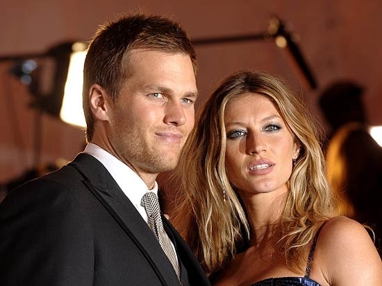 A modelo brasileira Gisele B�ndchen, 30, ao lado de seu marido, o jogador de futebol americano Tom Brady, 33