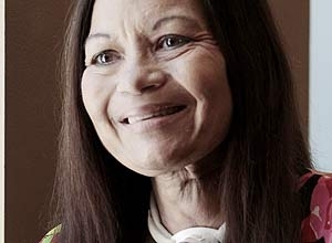 A americana Brenda Jensen voltou a falar depois de um transplante pioneiro de laringe, realizado na Califrnia 