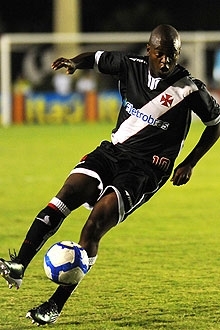 O meia Z Roberto em jogo pelo Vasco