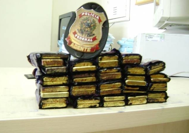As 43 barras de ouro preendidas pela PF no aeroporto esto avaliadas em quase R$ 1,5 milho
