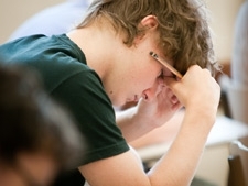 Educao est avanando entre membros da classe mdia-baixa; filhos estudam mais que os pais e cursam o ensino mdio