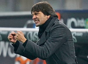 Leonardo vibra aps o gol de Diego Milito