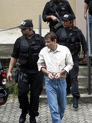 Battisti foi condenado  priso perptua na Itlia