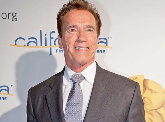 Arnold Schwarzenegger revela que sua me acreditava que ele era homossexual na adolescncia