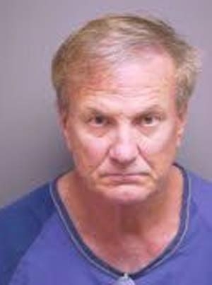 Ernest Kendler  acusado de roubar calcinhas.