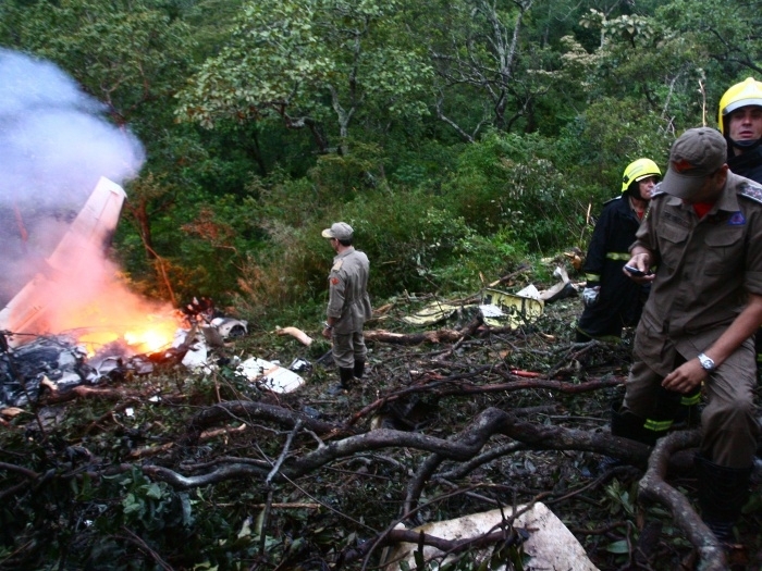 Acidente com avio em Goinia deixou seis mortos na na tarde desta sexta-feira (14)