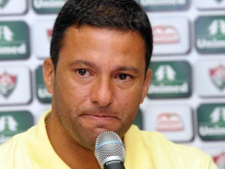 Com os olhos marejados, Washington anunciou que ir se afastar do futebol