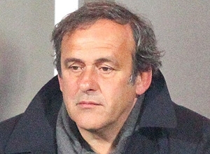 O presidente da Uefa, Michel Platini, conceder o prmio Bola de Ouro apenas para atletas que atuam na Europa