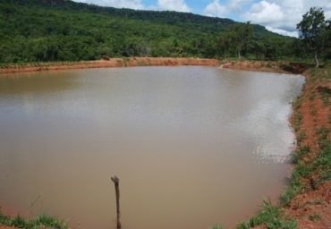J so mais de oito tanques abertos em diversas propriedades para criao de peixes.