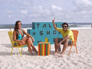 Bento Ribeiro entrevista Nicole Bahls em seu programa de estreia