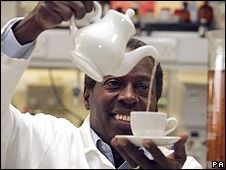 Okello diz que compostos do ch so eficazes depois da digesto