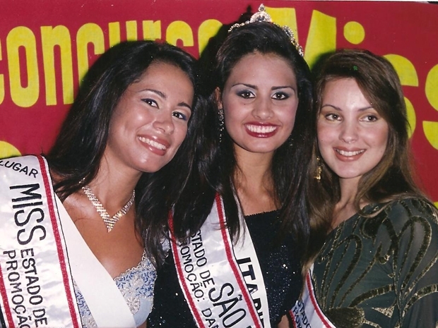 Rebeca Guerreiro (ao centro) comemora ttulo de miss ao lado de Marcela Temer ( dir.), segunda colocada