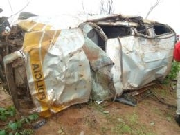 Policiais morrem aps capotar Blazer