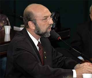 O deputado federal Carlos Abicalil admite que este seu �trabalho tempor�rio� pode implicar em uma indica��o futura  