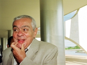 O humorista Chico Anysio segue internado no Rio sem previso de alta