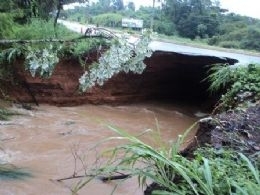 Buraco ser tapado quando as chuvas pararem 