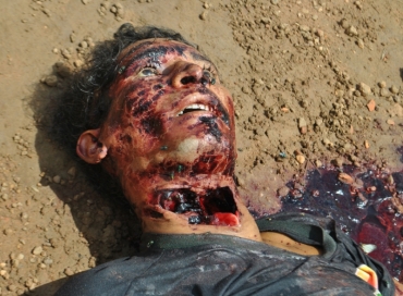 Com um corte profundo no pesco�o, o corpo de Cleber Silva Santos foi localizado ao lado da represa Carim�