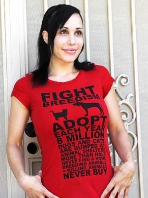 A americana Nadya Suleman, me de ctuplos, recebeu uma proposta de filme porn para salvar sua casa