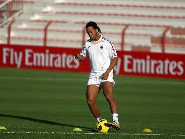 Retorno do craque Ronaldinho Gacho ao futebol brasileiro est muito prximo