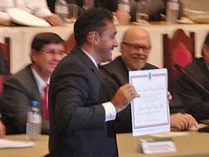 Tiririca no momento da diploma��o como deputado