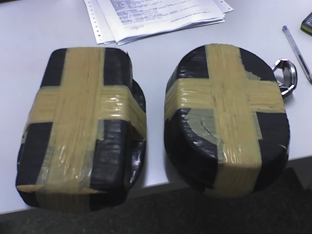 Tabletes de pasta-base apreendidos.