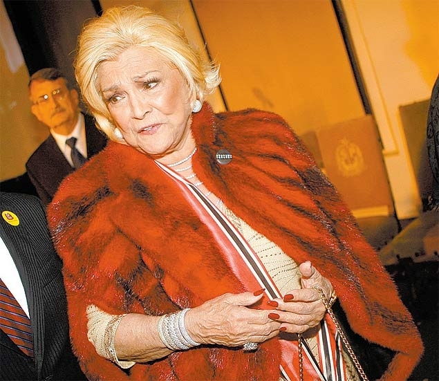 Hebe Camargo ter maior salrio da Rede Tv! e poder usar helicptero da emissora